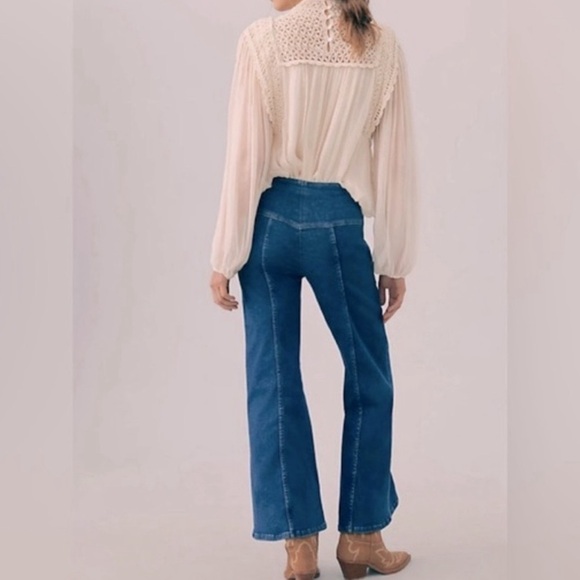 Pilcro NWT Seamed Mid-Rise Crop Flare Jeans, Fender Wash, Size 29 - Picture 2 of 9